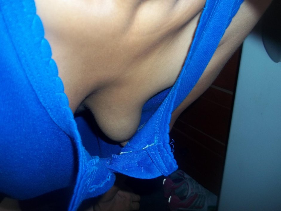 Маленькие сиськи downblouse