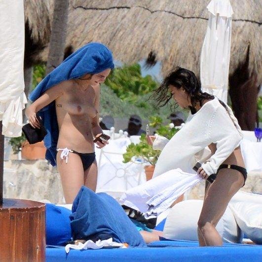 Кара делевинь голая грудь