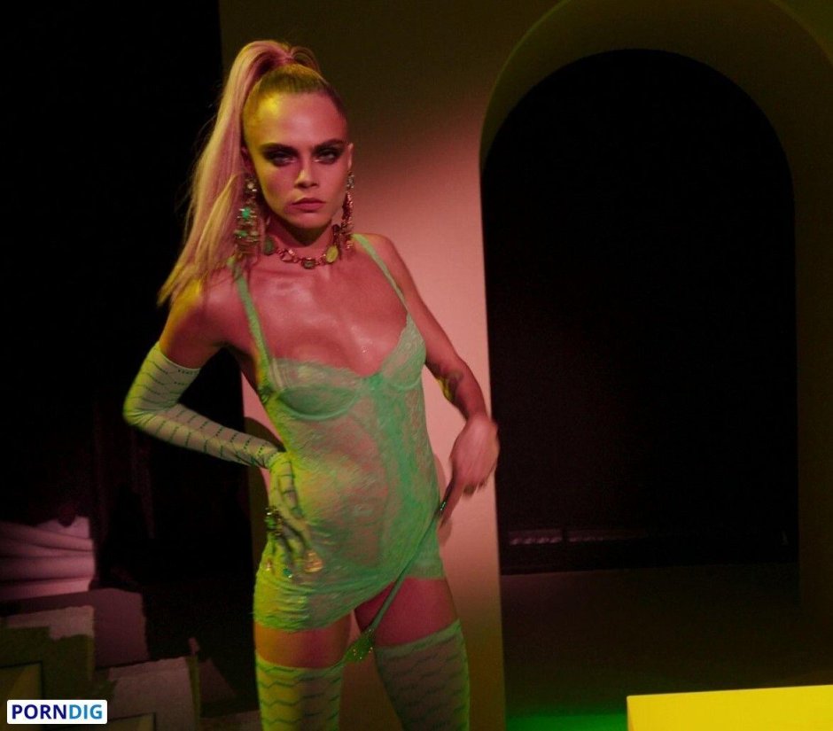 Кара делевинь эро