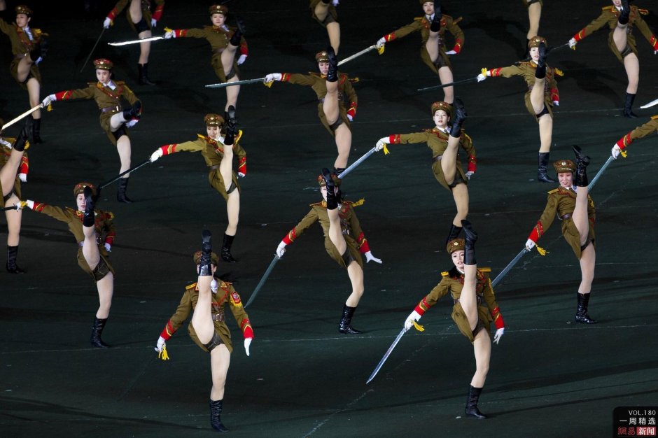 Северная корея девушки маршируют