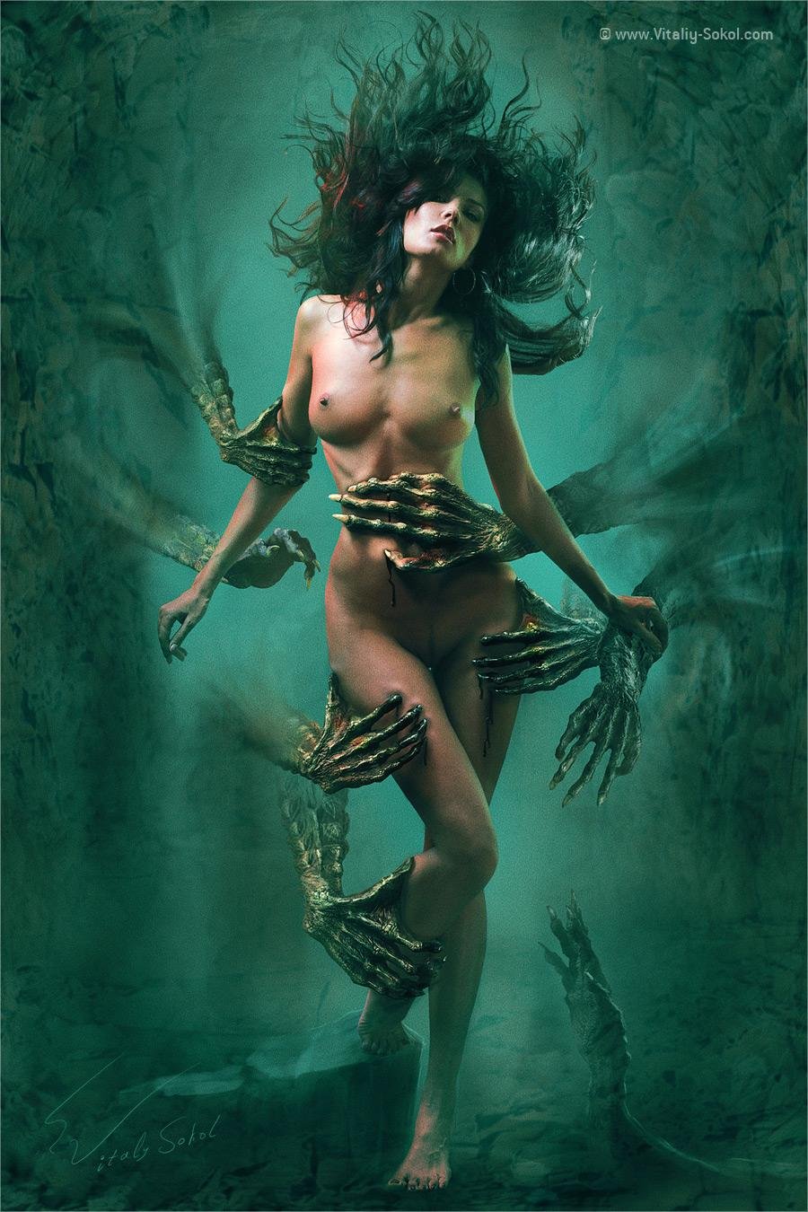 Мистическая девушка ню