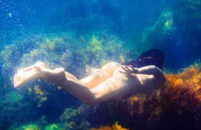 Голые русалки под водой