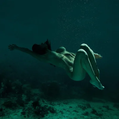 Голые девчонки под водой