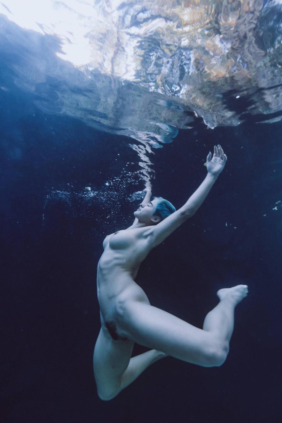 Подводное эротическое шоу