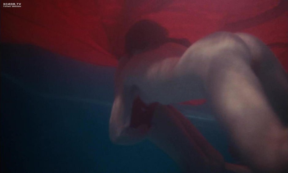 Голая под водой