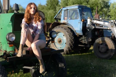 Трактор деревенский