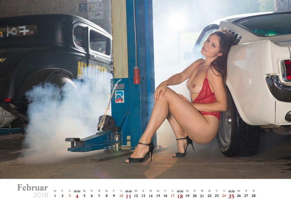 Календари с голыми девушками