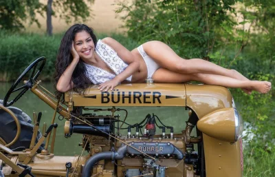 Трактор деревенский