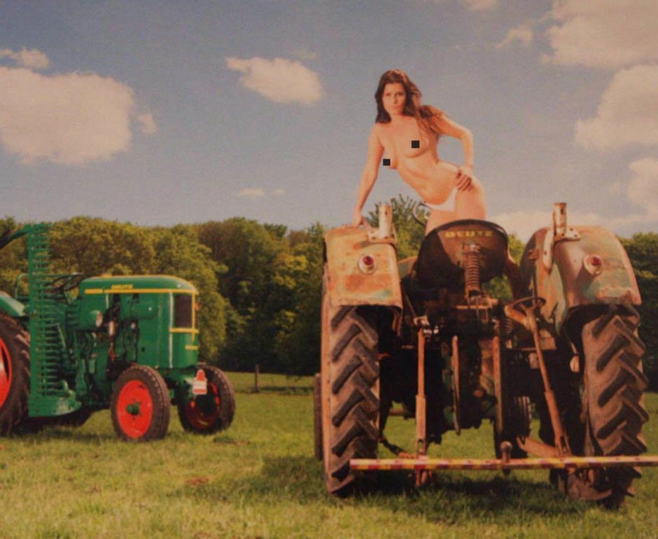 Женщина на тракторе