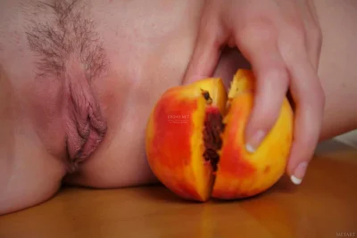 Персик нектарин