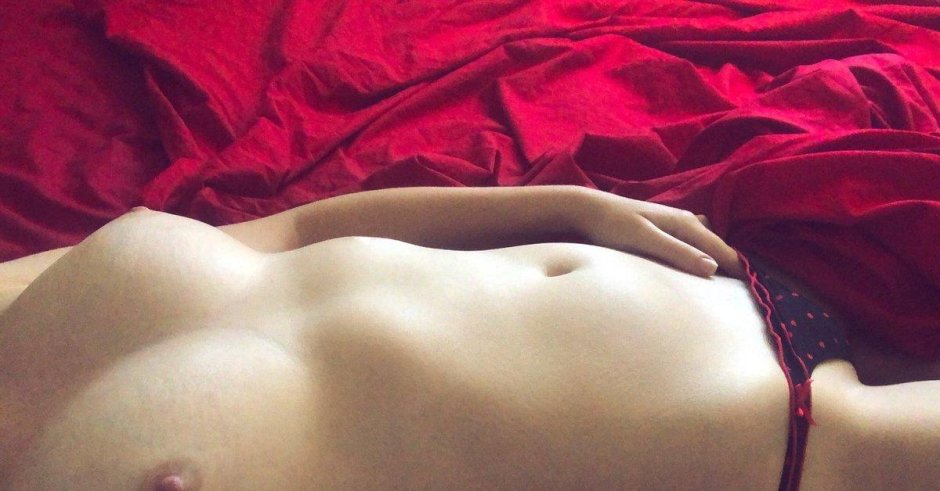 Красивые голые женские животики