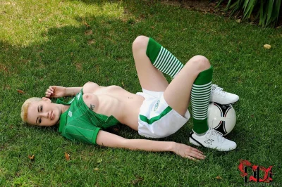 Футболистка показала сиськи