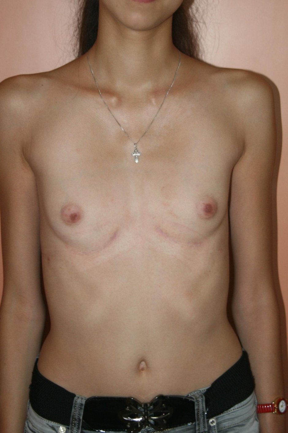 Маленькая женская грудь