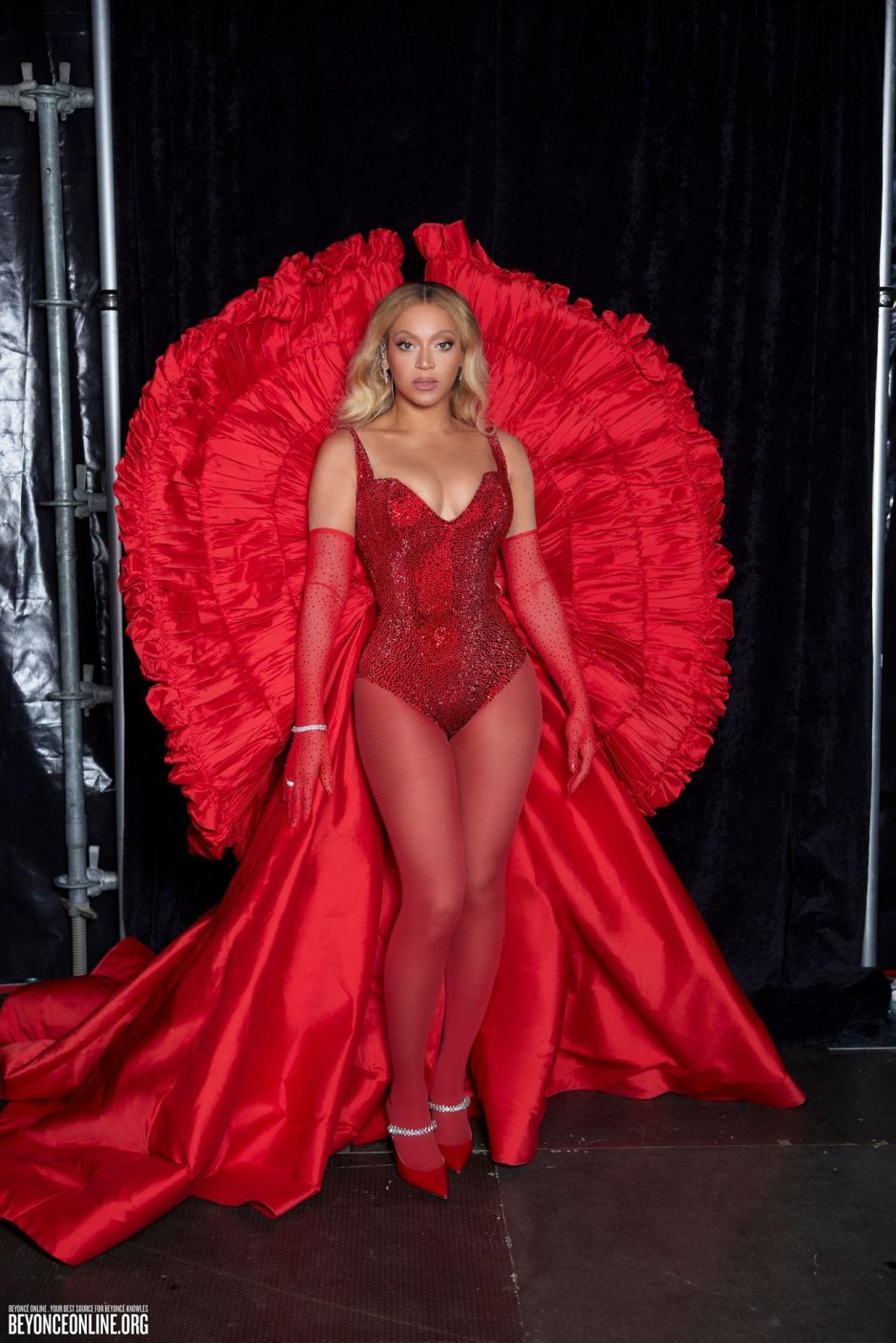 Бейонсе в красном
