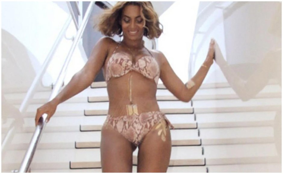 Бейонсе в купальнике