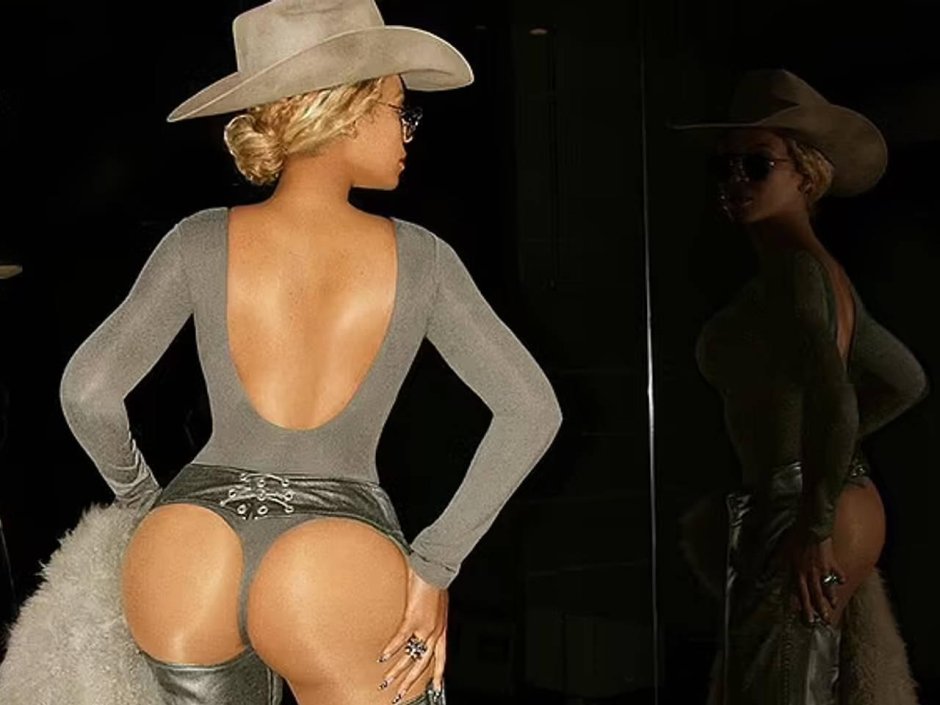 Ники минаж силиконовая попа