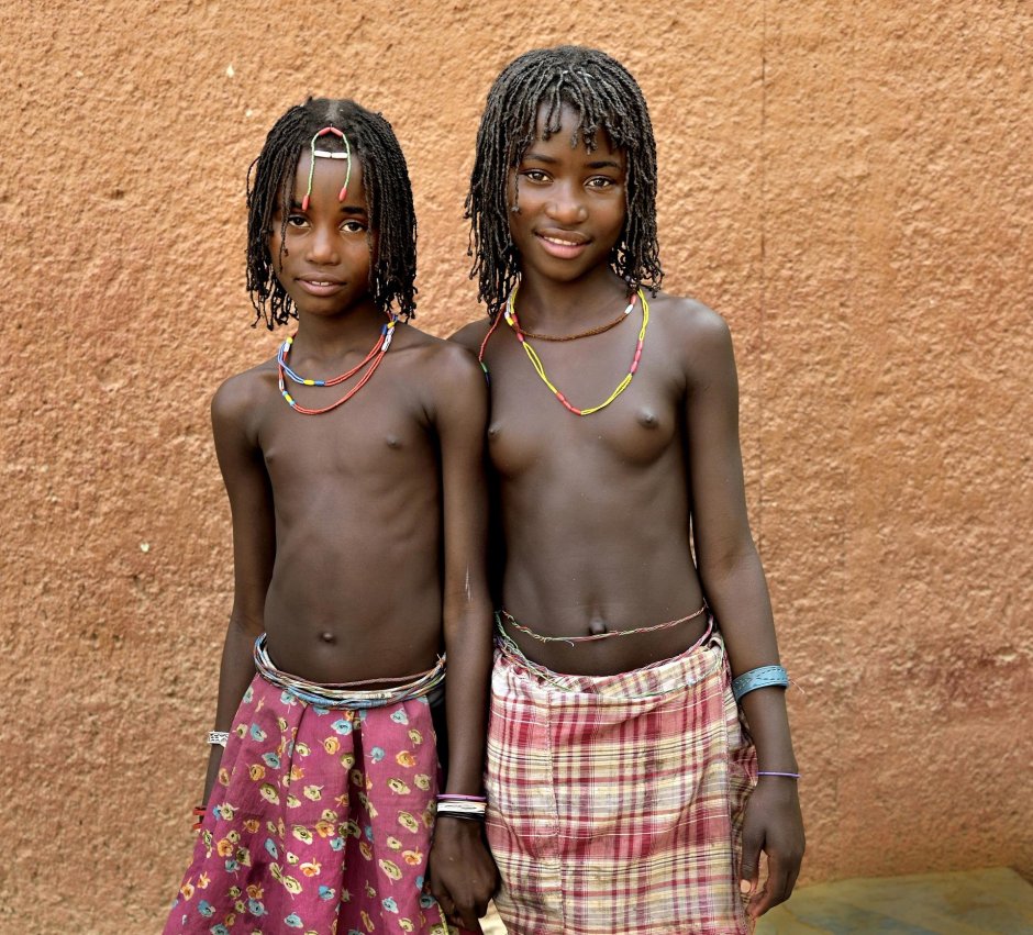Африканские девочки топлес