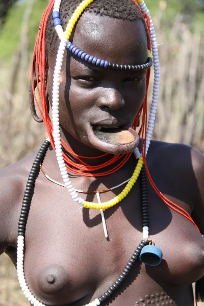 Эфиопия племя мурси женщины