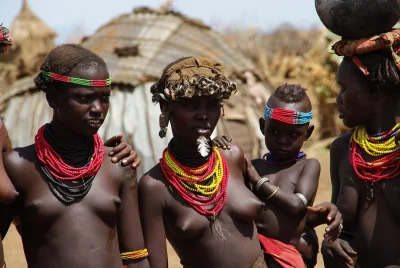 Африканские племена девушки