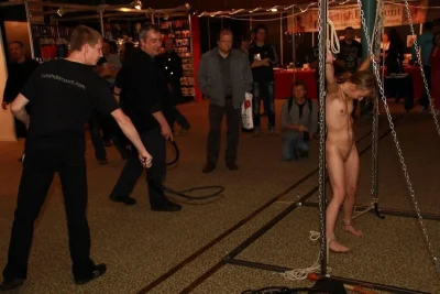 Бдсм на публике