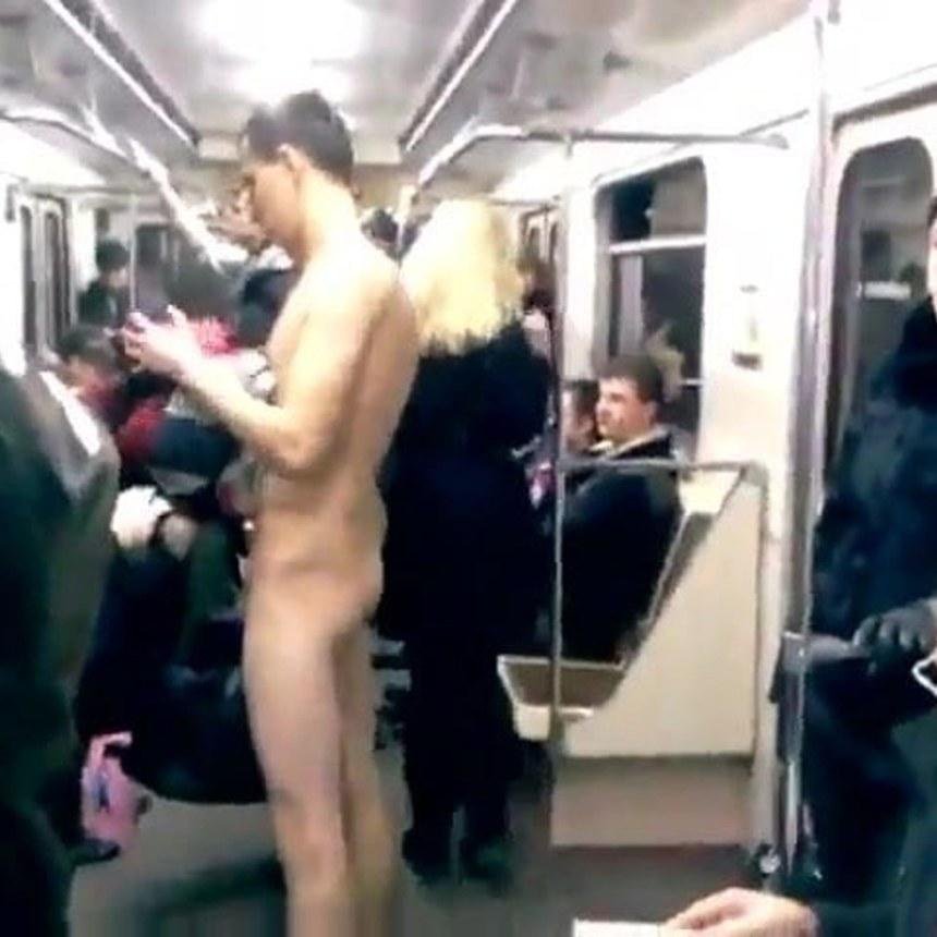 Гей порно в метро
