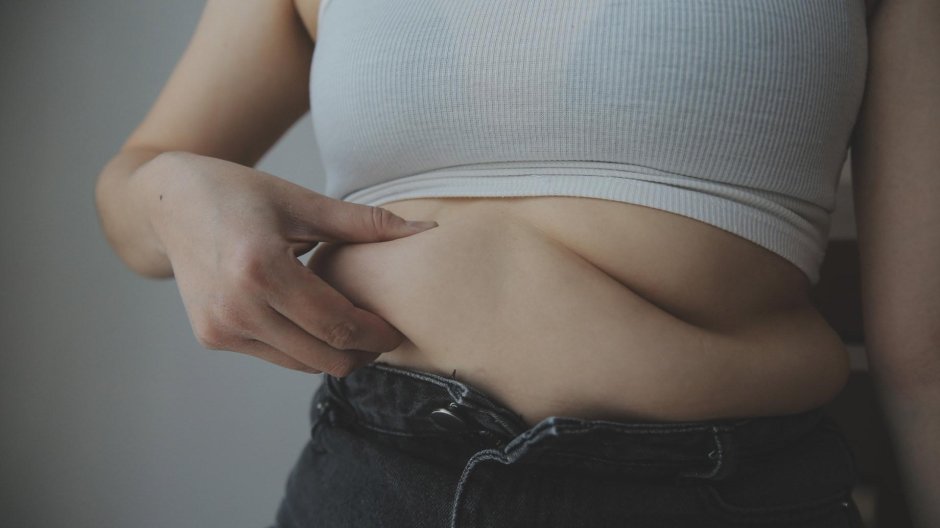 Жир на животе у женщин