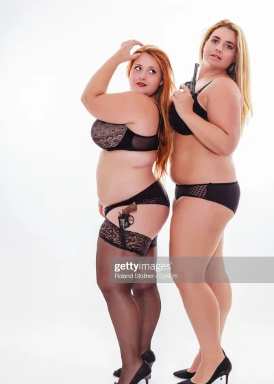 Две толстушки