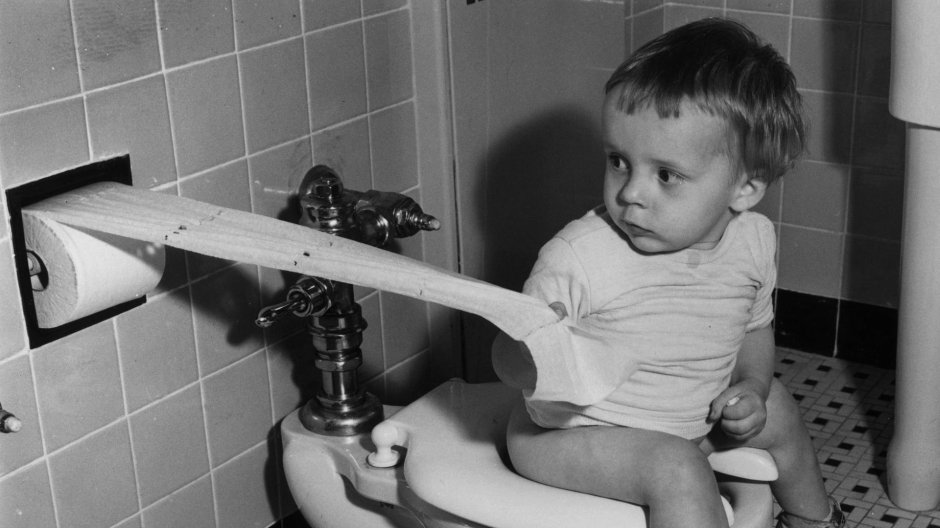 Девочка в туалет