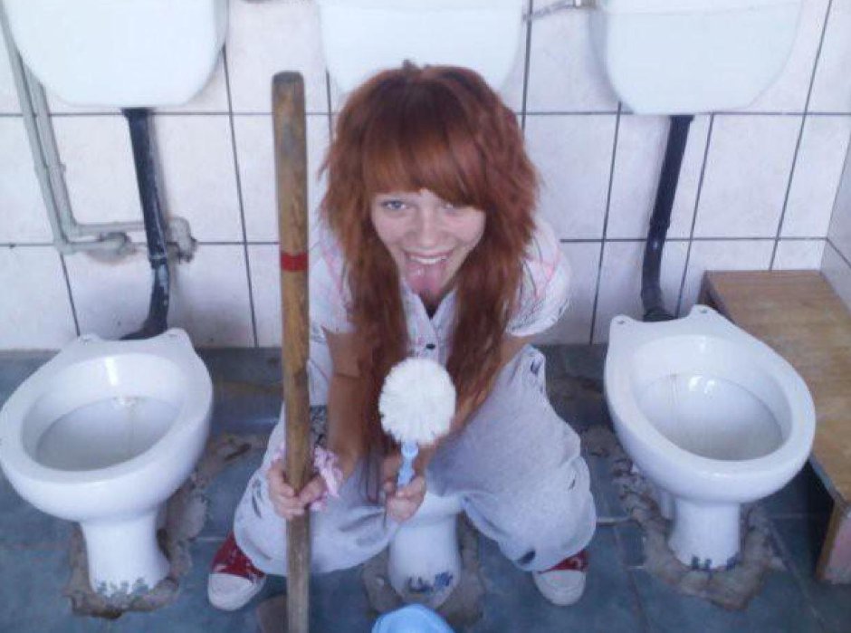 Девушка туалет