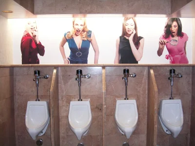 Общественный туалет писсуары