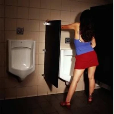 Женщина туалет