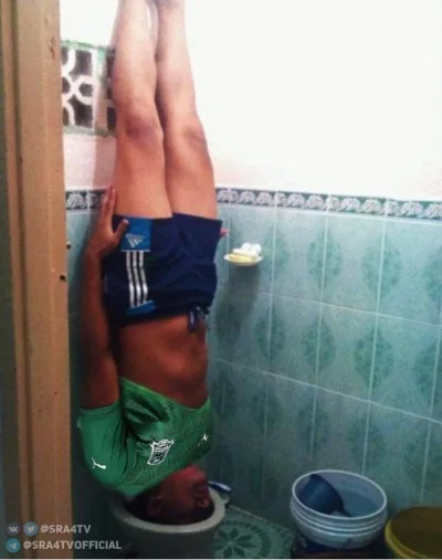 Человек в туалете