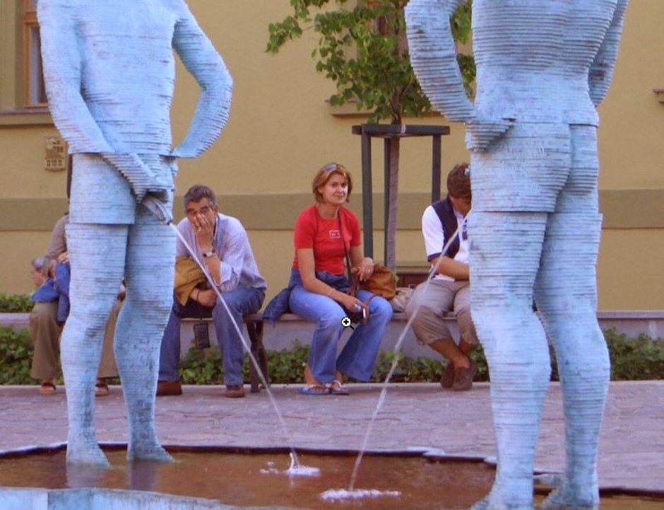 Писает мужчина