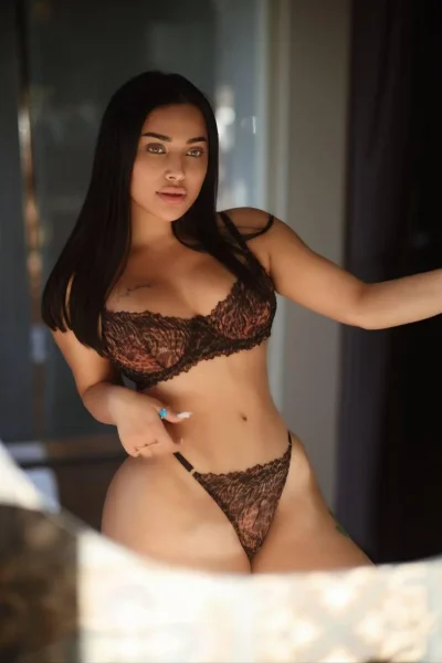 Пышная девушка