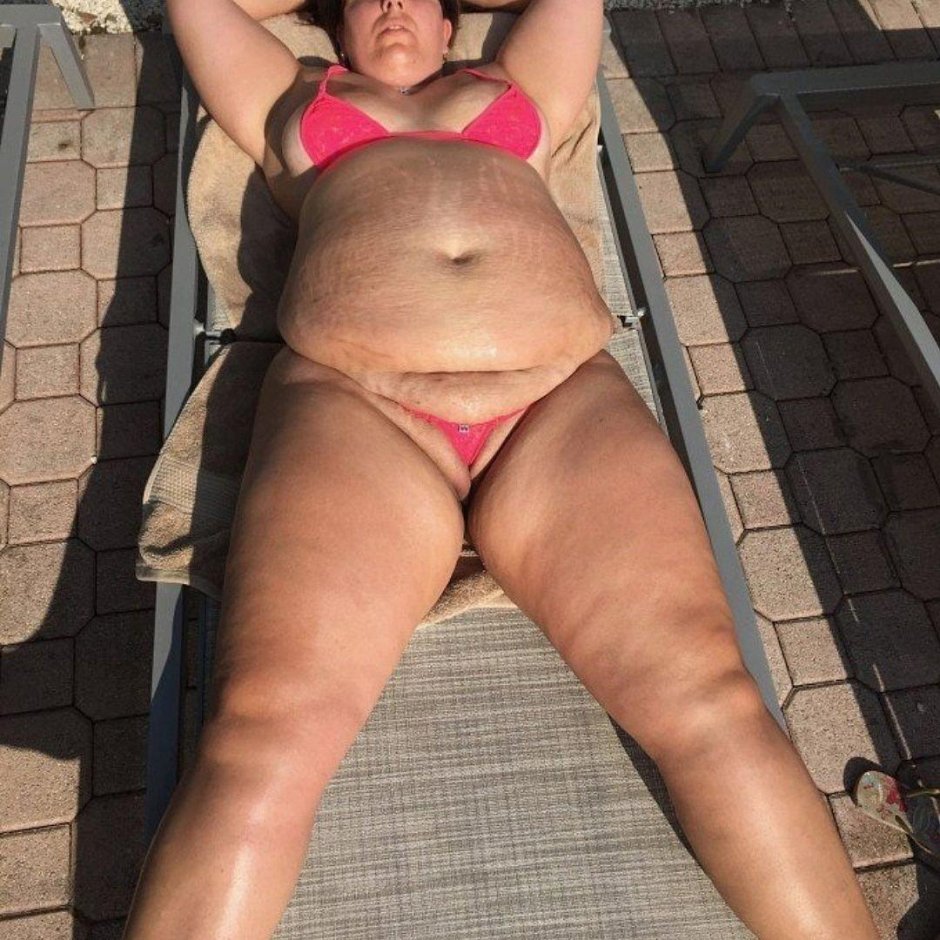 Толстушка в бикини