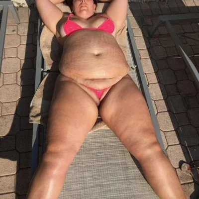 Толстушка в бикини