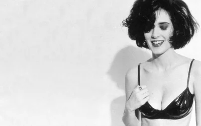 Вайнона райдер в купальнике