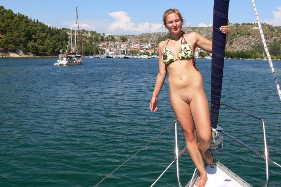 Яхта с девушками