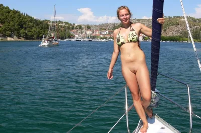 Яхта с девушками