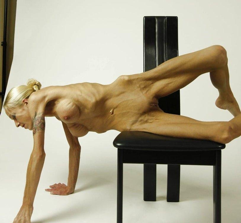 Худая женщина