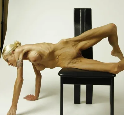 Худая женщина