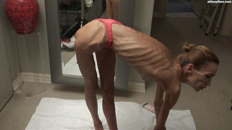 Очень худая женщина