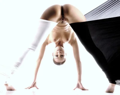 Голые женщины вид снизу