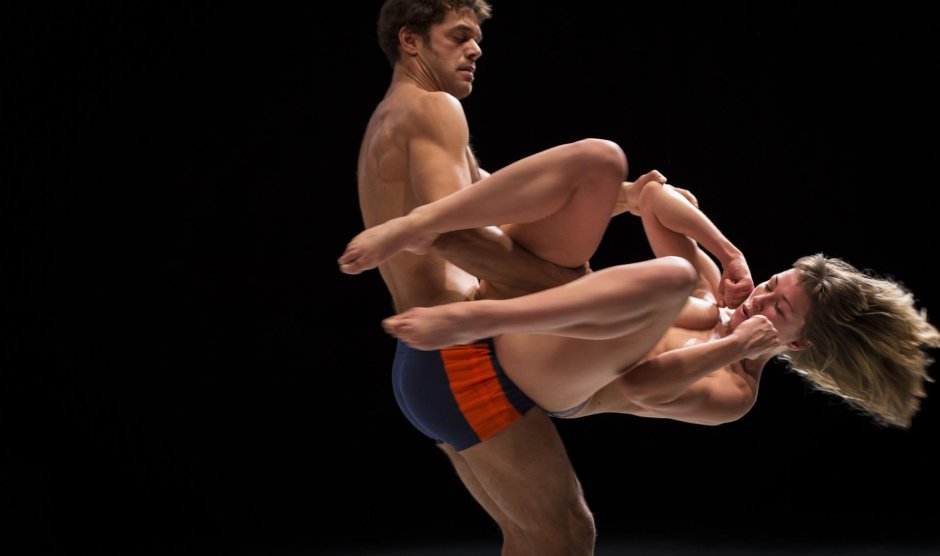 Современный голый театр