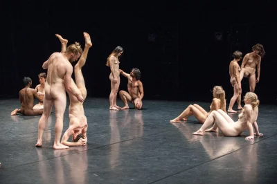 Театр голых актеров