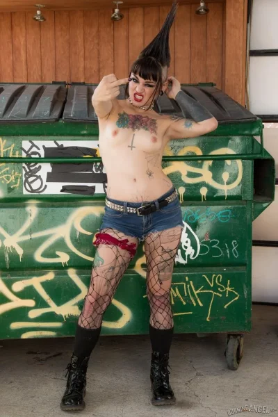 Татуированная женщина