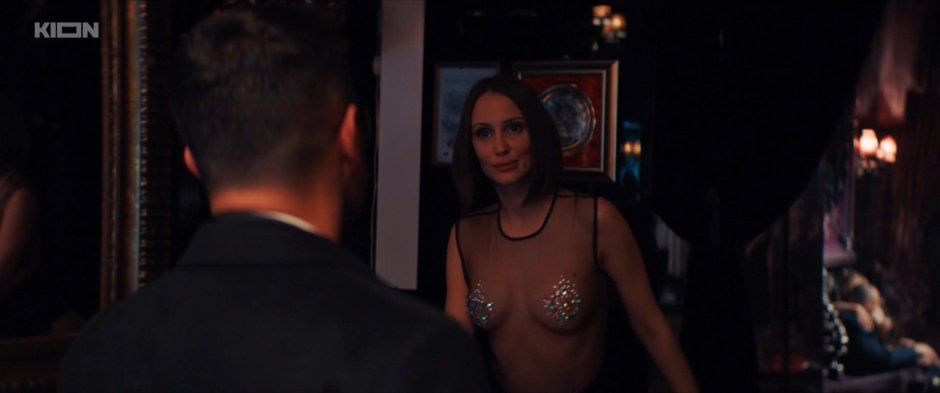 Кристен уиг горячие сцены