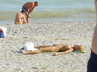 Подглядываем на крымских пляжах