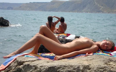 Голая в крыму