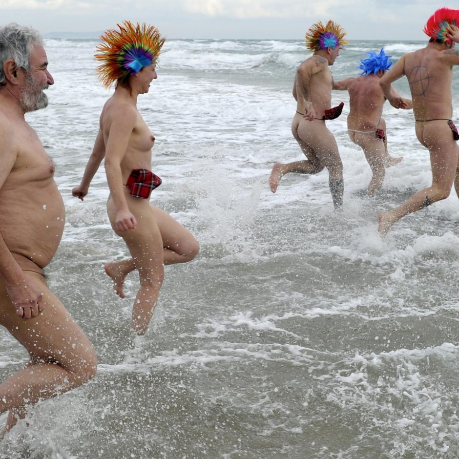 Купание в море